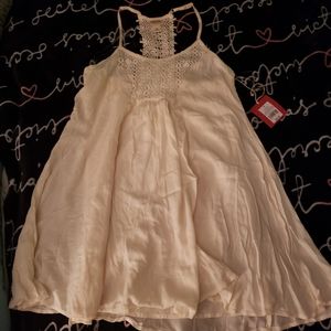 Mossimo flowy tank top w/ cute crochet design